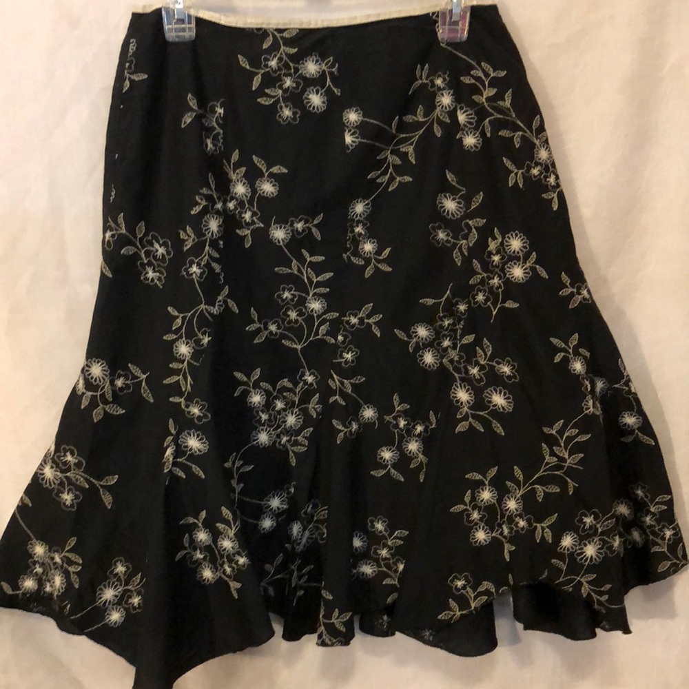 Willi Smith sz 8 embroidered knee length skirt